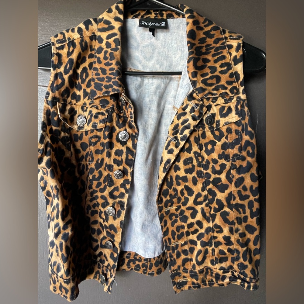 Leopard print vest